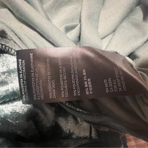 Farm Rio x Anthropologie Puff-Sleeve
Printed Linen Jumpsuit - Picture 12 of 15